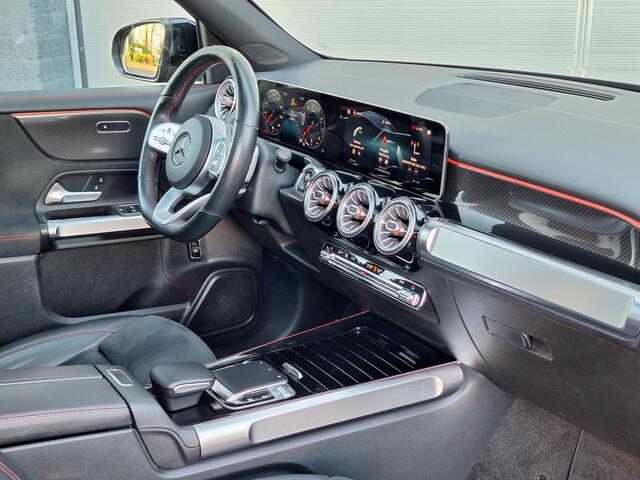 Mercedes-Benz GLB-Klasse 200 Business Solution AMG | Trekhaak afneembaar | Panoramadak | Night pakket | Achteruitrijcamera | Sfeerverlichting | Dodehoekassistentie | Elektrische achterklep