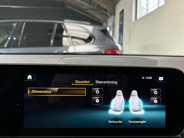 Mercedes-Benz GLB-Klasse 200 Business Solution AMG | Rijassistentie | Panoramadak | 20 inch AMG Multispaaks | NL auto | MB onderhouden |