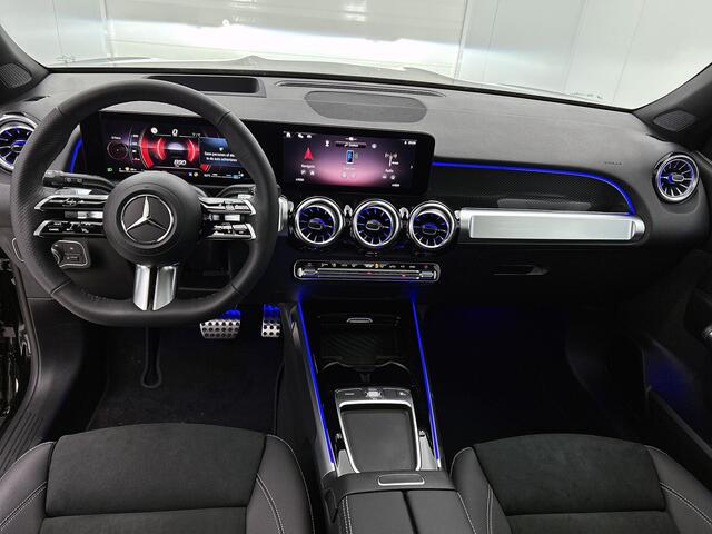 Mercedes-Benz GLB-Klasse 180 Business Solution AMG | AMG Line Plus pakket | Trekhaak | GUARD 360 ° Vehicle protection Plus | Panoramaschuifdak | Nightpakket | smartphone integratie | 360° camera | 20 inch AMG velgen | Head-up display |