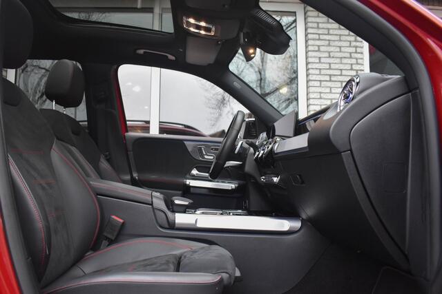 Mercedes-Benz GLB-Klasse 200 AMG-Line Trekhaak Pano Sfeer Elektr. Stoelen