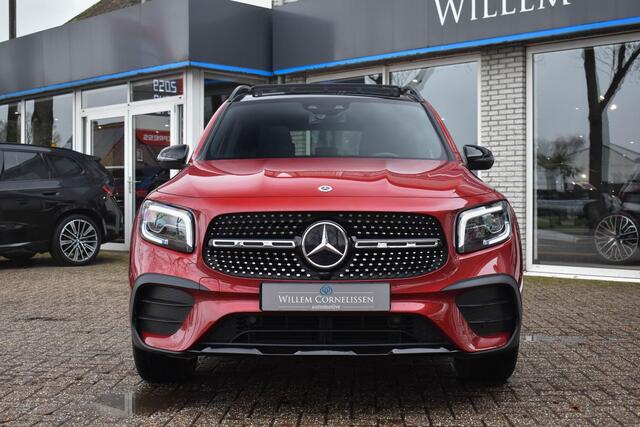Mercedes-Benz GLB-Klasse 200 AMG-Line Trekhaak Pano Sfeer Elektr. Stoelen