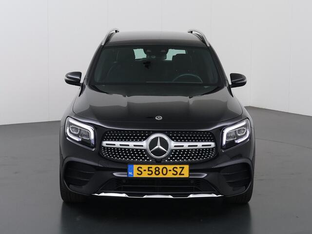 Mercedes-Benz GLB-Klasse 200 Premium Plus | AMG | Multibeam | 19" lichtmetalen velgen | Widescreen | Stoelverwarming |