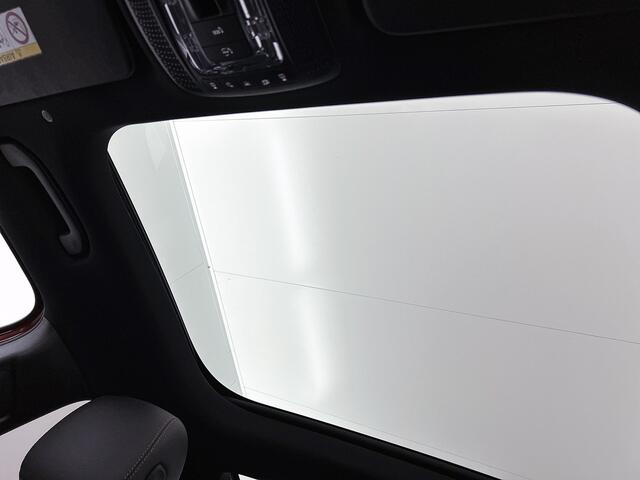 Mercedes-Benz GLB-Klasse 200 Business Solution AMG | Panoramadak | Trekhaak | Achteruitrijcamera | DISTRONIC | Inclusief 24 maanden MB Certified garantie voor Europa.