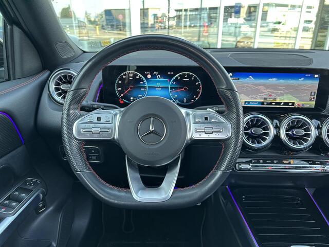 Mercedes-Benz GLB-Klasse 180 AMG Line 7p. | Panoramadak | Trekhaak | Rijassistentie