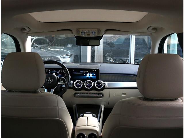 Mercedes-Benz GLB-Klasse 250 4M Panoramadak | Distronic | Trekhaak