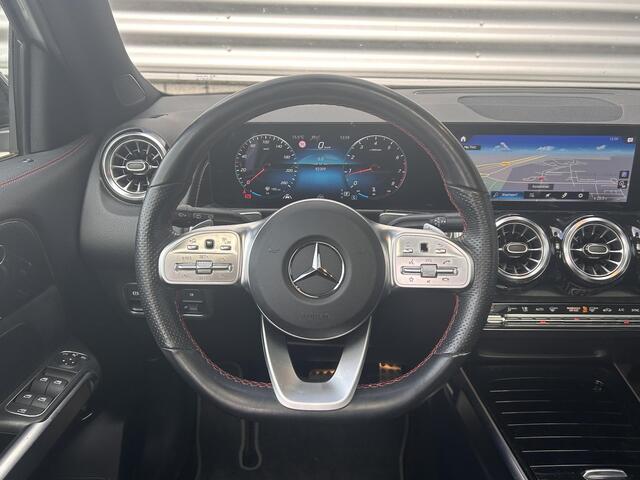Mercedes-Benz GLB-Klasse 200 Business Solution AMG | Panoramadak | Trekhaak | Memory