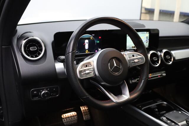 Mercedes-Benz GLB-Klasse 200 Automaat AMG Line, Panoramadak, Trekhaak, Stoelverwarming