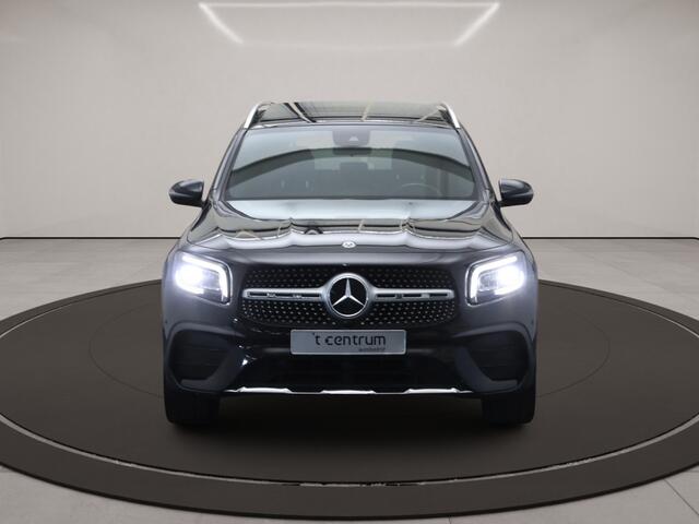 Mercedes-Benz GLB-Klasse 200 Automaat AMG Line, Panoramadak, Trekhaak, Stoelverwarming