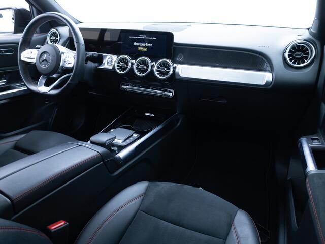 Mercedes-Benz GLB-Klasse 200 AMG Line Night Pakket Panoramadak | Elec. trekhaak | Matrix Led | Elec. achterklep | Stoelverwarming | Camera | Navigatie, Cruise, Apple Carplay/app. connect