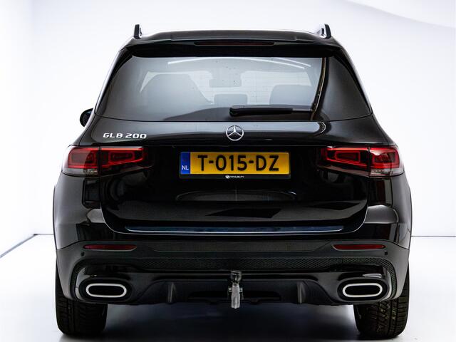 Mercedes-Benz GLB-Klasse 200 AMG Line Night Pakket Panoramadak | Elec. trekhaak | Matrix Led | Elec. achterklep | Stoelverwarming | Camera | Navigatie, Cruise, Apple Carplay/app. connect