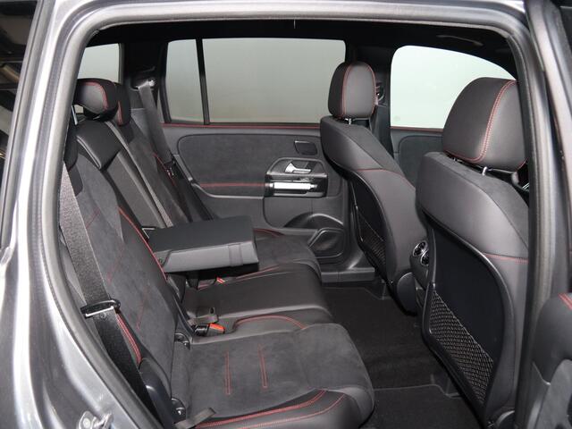 Mercedes-Benz GLB-Klasse 180 Business Solution AMG | Panoramaschuifdak | Premium Plus | Trekhaak | Verschuifbare Bank | Winterpakket |