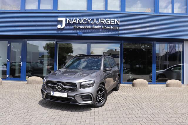 Mercedes-Benz GLB-Klasse 200 AMG | 7 P. | Adapt. Cruise Control | El. Pano | MBUX | Memory Pakket | Winter Pakket | Ambiente | Elektr. Klep | Spiegel Pakket | Inparkeer Pakket | Meer Foto's Volgen! Fabrieksgarantie tot 24-01-2029!