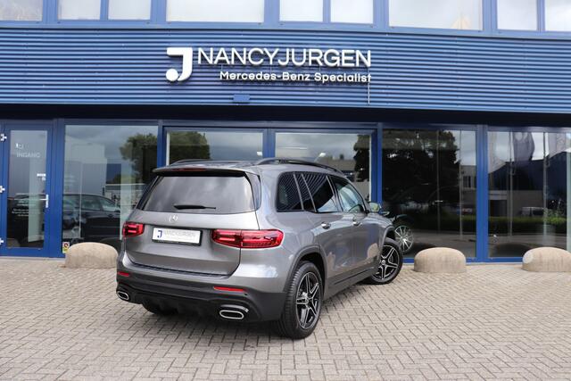 Mercedes-Benz GLB-Klasse 200 AMG | 7 P. | Adapt. Cruise Control | El. Pano | MBUX | Memory Pakket | Winter Pakket | Ambiente | Elektr. Klep | Spiegel Pakket | Inparkeer Pakket | Meer Foto's Volgen! Fabrieksgarantie tot 24-01-2029!