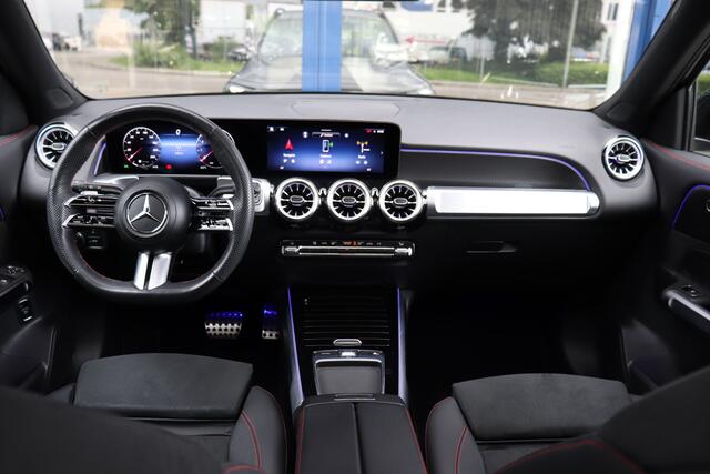 Mercedes-Benz GLB-Klasse 200 AMG | 7 P. | Adapt. Cruise Control | El. Pano | MBUX | Memory Pakket | Winter Pakket | Ambiente | Elektr. Klep | Spiegel Pakket | Inparkeer Pakket | Meer Foto's Volgen! Fabrieksgarantie tot 24-01-2029!