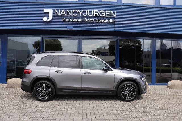 Mercedes-Benz GLB-Klasse 200 AMG | 7 P. | Adapt. Cruise Control | El. Pano | MBUX | Memory Pakket | Winter Pakket | Ambiente | Elektr. Klep | Spiegel Pakket | Inparkeer Pakket | Meer Foto's Volgen! Fabrieksgarantie tot 24-01-2029!