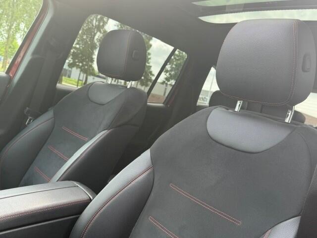 Mercedes-Benz GLB-Klasse 200 Business Solution AMG 163 PK I Panoramadak I Trekhaak I Stoelverwarming I Camera I Elektrische stoelen I Mulitibeam led I Memory l Elektrisch bedienbare achterklep l