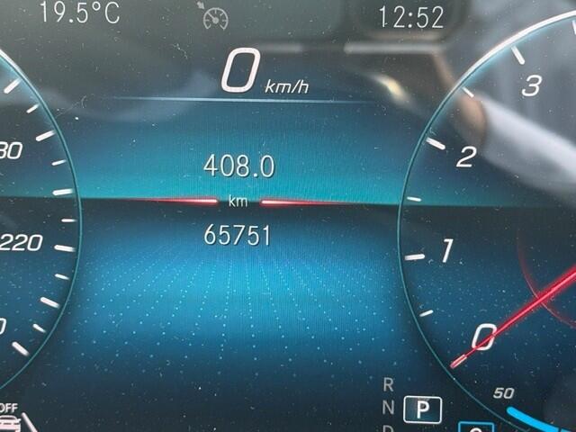 Mercedes-Benz GLB-Klasse 200 Business Solution AMG 163 PK I Panoramadak I Trekhaak I Stoelverwarming I Camera I Elektrische stoelen I Mulitibeam led I Memory l Elektrisch bedienbare achterklep l