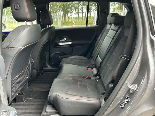 Mercedes-Benz GLB-Klasse 200 AMG // Trekhaak // 360 Camera // Nightpakket // Carplay // Augmented Reality // 19" AMG Velgen