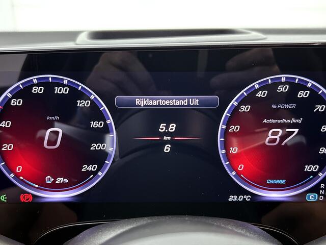 Mercedes-Benz GLB-Klasse 200 Business Solution AMG 7p. 58 kWh | Premium Plus pakket | Winterpakket | Nightpakket | Parkeerpakket | Trekhaak | Sportstoelen | GUARD 360° | Vast panoramadak | Burmester® 3D surround sound system | 19" vijfspaaks AMG-velgen |
