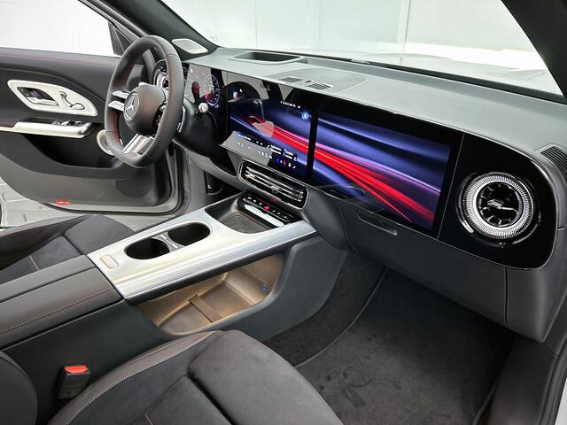 Mercedes-Benz GLB-Klasse 200 Business Solution AMG 7p. 58 kWh | Premium Plus pakket | Winterpakket | Nightpakket | Parkeerpakket | Trekhaak | Sportstoelen | GUARD 360° | Vast panoramadak | Burmester® 3D surround sound system | 19" vijfspaaks AMG-velgen |