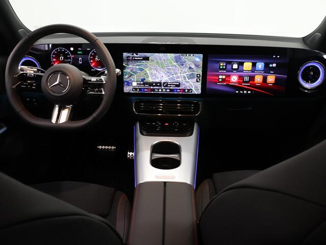 Mercedes-Benz GLB-Klasse 250+ Business Solution AMG 85.5 kWh | Night | Premium Pakket | Superscreen | Panoramadak | Sportstoelen | Memory |