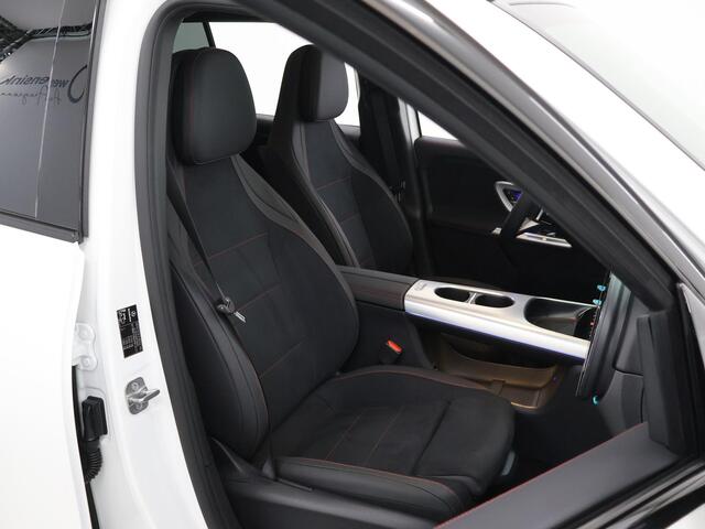 Mercedes-Benz GLB-Klasse 250+ Business Solution AMG 85.5 kWh | Night | Premium Pakket | Superscreen | Panoramadak | Sportstoelen | Memory |