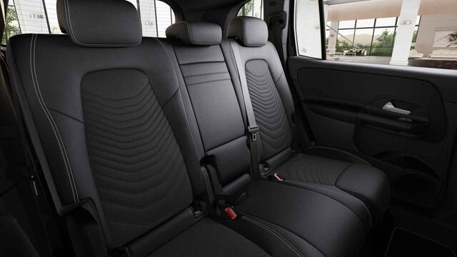 Mercedes-Benz GLB-Klasse 180 Star Edition | MBUX | Distronic | Apple carplay | Stoelverwarming | Parkeercamera |