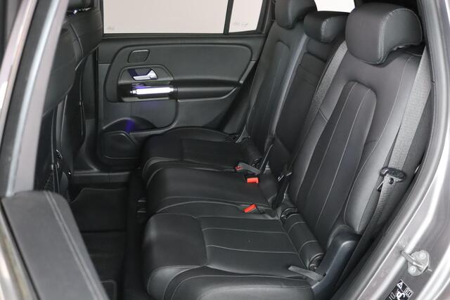 Mercedes-Benz GLB-Klasse 180 Luxury 7-Persoons, Panoramadak, Leder, Sfeerverlichting, Trekhaak, Apple Carplay/Android Auto