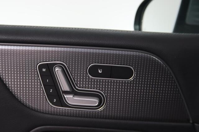 Mercedes-Benz GLB-Klasse 180 Luxury 7-Persoons, Panoramadak, Leder, Sfeerverlichting, Trekhaak, Apple Carplay/Android Auto