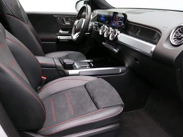 Mercedes-Benz GLB-Klasse 200 Business Solution AMG Premium Plus | Trekhaak | AMG Line | Night Pakket | Distronic | Panorama Schuifkanteldak | Parkeerpakket met achteruitrijcamera. Inclusief 24 maanden Mercedes-Benz Certified garantie voor Europa.