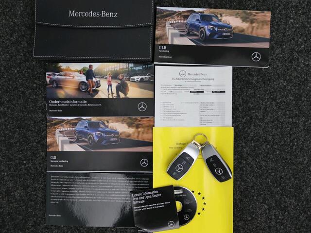 Mercedes-Benz GLB-Klasse 200 Business Solution AMG Premium Plus | Trekhaak | AMG Line | Night Pakket | Distronic | Panorama Schuifkanteldak | Parkeerpakket met achteruitrijcamera. Inclusief 24 maanden Mercedes-Benz Certified garantie voor Europa.