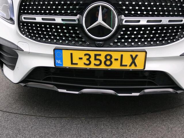Mercedes-Benz GLB-Klasse 200 Business Solution AMG Premium Plus | Trekhaak | AMG Line | Night Pakket | Distronic | Panorama Schuifkanteldak | Parkeerpakket met achteruitrijcamera. Inclusief 24 maanden Mercedes-Benz Certified garantie voor Europa.