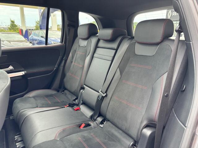Mercedes-Benz GLB-Klasse 180 Business Solution AMG Panorama Trekhaak