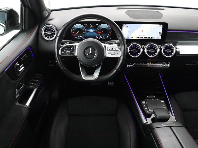 Mercedes-Benz GLB-Klasse 200 Business Solution AMG 7p. | Panoramadak | Elec. Trekhaak | Half Leder | Memory | Sfeerverlichting | Stoelverwarming | Camera | Park assist |