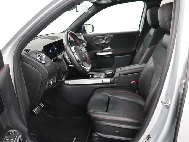 Mercedes-Benz GLB-Klasse 200 Business Solution AMG 7p. | Panoramadak | Elec. Trekhaak | Half Leder | Memory | Sfeerverlichting | Stoelverwarming | Camera | Park assist |