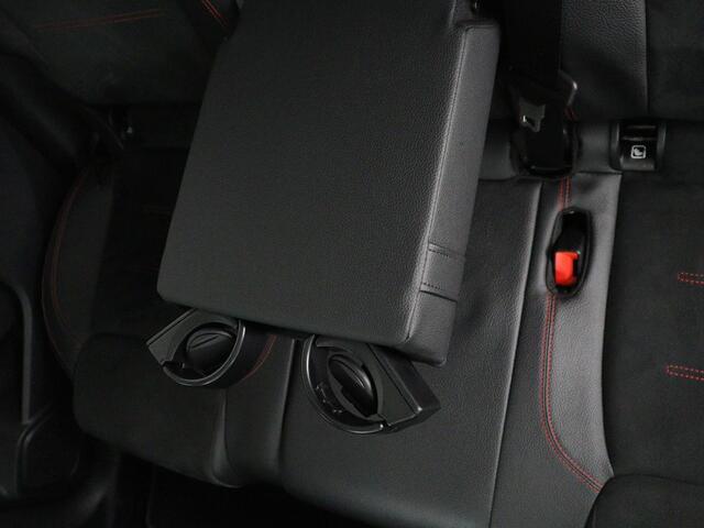 Mercedes-Benz GLB-Klasse 200 Business Solution AMG 7p. | Panoramadak | Elec. Trekhaak | Half Leder | Memory | Sfeerverlichting | Stoelverwarming | Camera | Park assist |