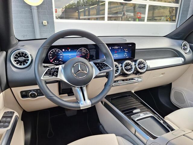 Mercedes-Benz GLB-Klasse 200 Star Edition Luxury Line | Panoramadak | Achteruitrijcamera | Memory Pakket | Sfeerverlichting | Multibeam LED | Dodehoekassitentie | Privacy Glas Achter | Mistlampen Voor | Keyless-GO | Elektrisch Bedienbare Achterklep