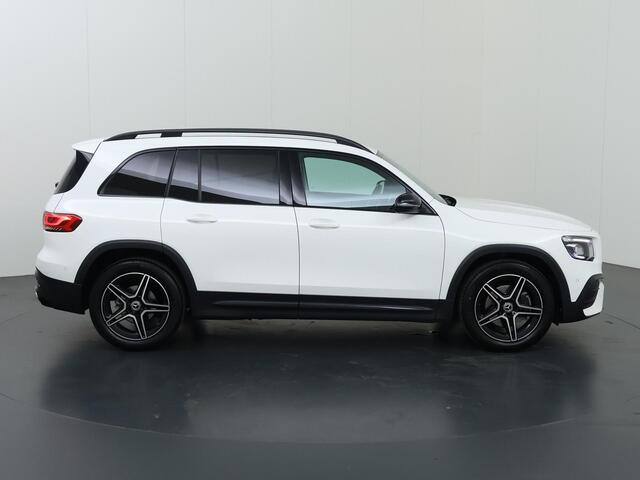 Mercedes-Benz GLB-Klasse 200 Business Solution AMG | Night | Widescreen | Extra getint glas | Stoelverwarming | Achteruitrijcamera |