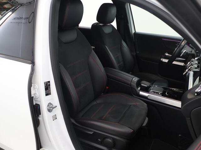 Mercedes-Benz GLB-Klasse 200 Business Solution AMG | Night | Widescreen | Extra getint glas | Stoelverwarming | Achteruitrijcamera |