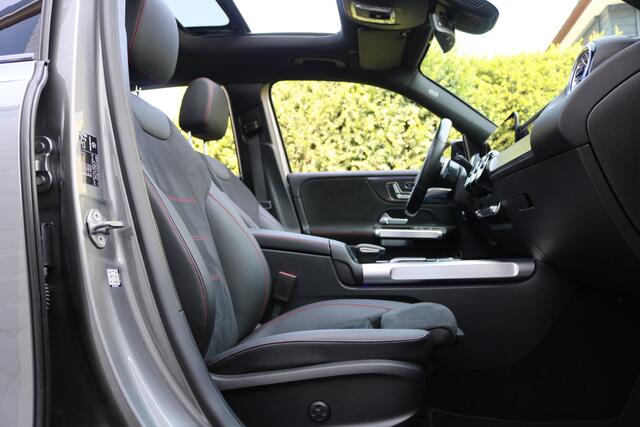 Mercedes-Benz GLB-Klasse 200 AMG Pakket AMG NightPakket (Pano Sportleder/Memory Carplay Sfeer Distronic Camera Keyless Trekhaak M-Bux Multibeam-Led)