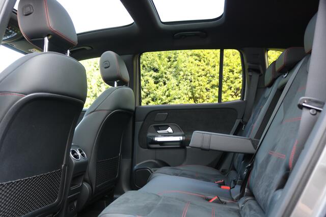 Mercedes-Benz GLB-Klasse 200 AMG Pakket AMG NightPakket (Pano Sportleder/Memory Carplay Sfeer Distronic Camera Keyless Trekhaak M-Bux Multibeam-Led)