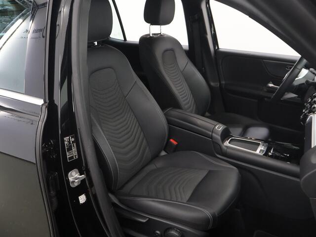Mercedes-Benz GLB-Klasse 180 Star Edition | Facelift | MBUX | Stoelverwarming | Parkeercamera | Elektrische Kofferklep |