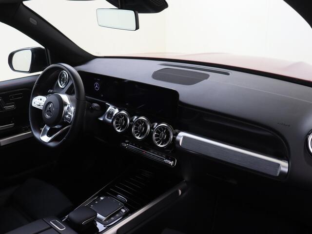 Mercedes-Benz GLB-Klasse 200 AMG-Line 163PK | Panorama-dak | Trekhaak Uitklapbaar | Keyless | Matrix LED | Stoelverwarming