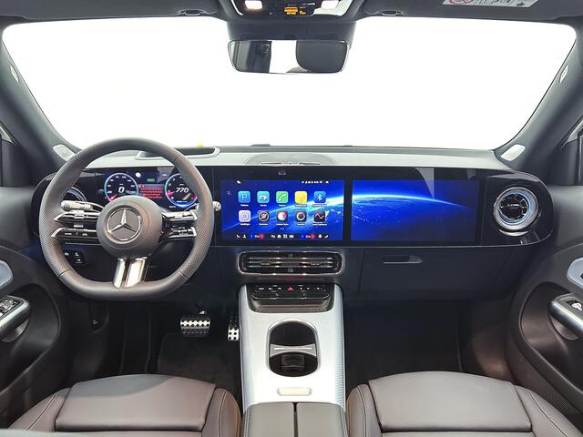 Mercedes-Benz GLB-Klasse 200 Business Solution AMG 7p. | Premium plus pakket | Nightpakket | Parkeerpakket | Trekhaak | Vast panoramadak | Massage functie | GUARD 360° | Burmester Surround Sound systeem | 19" vijfspaaks lichtmetalen AMG-velgen |
