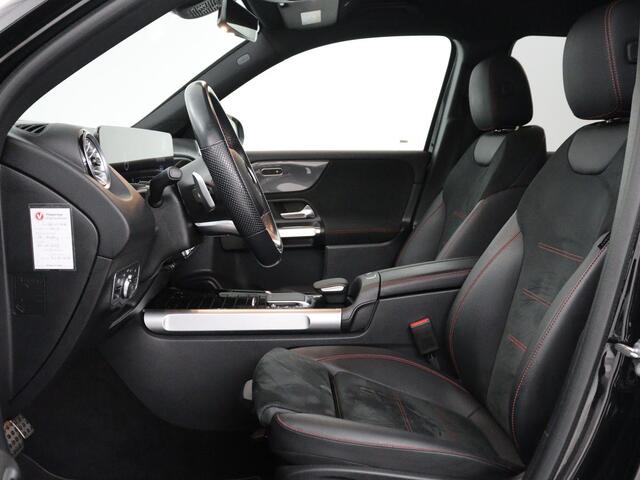 Mercedes-Benz GLB-Klasse 200 AMG Line | Leder/alcantara | Stoelverwarming | Cruise control | Lane assist | Sfeerverlichting | Camera | Park assist | Trekhaak