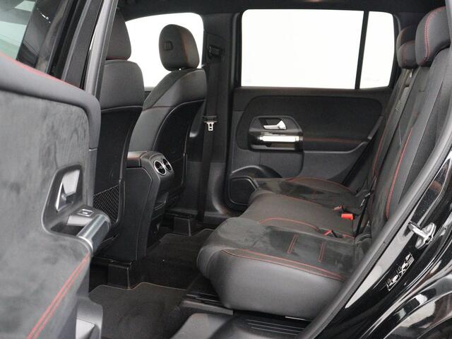 Mercedes-Benz GLB-Klasse 200 AMG Line | Leder/alcantara | Stoelverwarming | Cruise control | Lane assist | Sfeerverlichting | Camera | Park assist | Trekhaak
