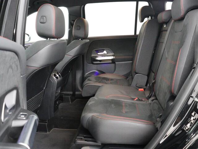 Mercedes-Benz GLB-Klasse 200 AMG Line | Leder/alcantara | Stoelverwarming | Cruise control | Lane assist | Sfeerverlichting | Camera | Park assist | Trekhaak