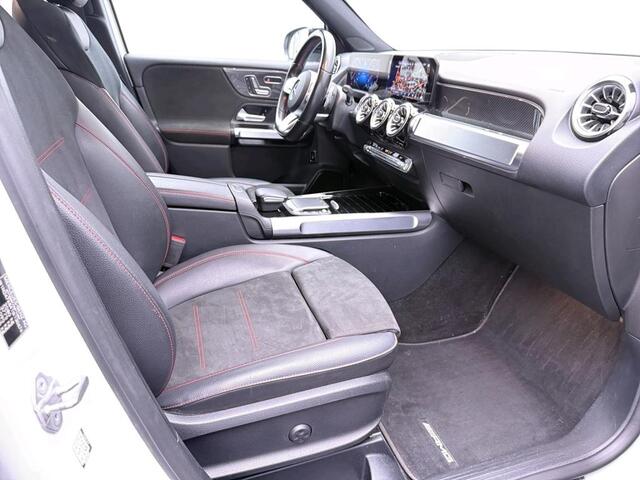 Mercedes-Benz GLB-Klasse 180 Business Solution AMG AMG Line | Night Pakket | Panorama Schuif-Kanteldak | Parkeerpakket met achteruitrijcamera | Stoelverwarming. Inclusief 24 maanden MB Certified garantie voor Europa.