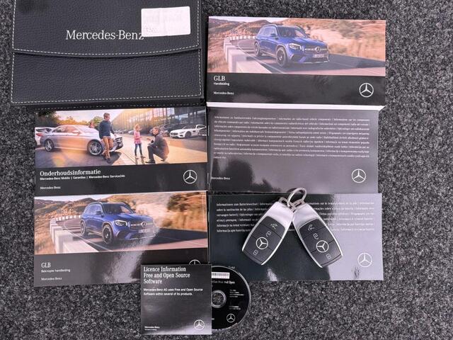 Mercedes-Benz GLB-Klasse 180 Business Solution AMG AMG Line | Night Pakket | Panorama Schuif-Kanteldak | Parkeerpakket met achteruitrijcamera | Stoelverwarming. Inclusief 24 maanden MB Certified garantie voor Europa.