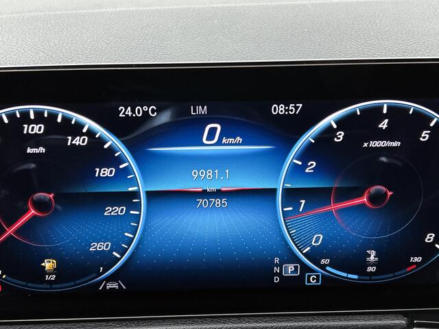 Mercedes-Benz GLB-Klasse 180 Business Solution AMG | Panoramadak | Achteruitrijcamera | Trekhaak | Elektr. Stoelen | Inclusief 24 maanden MB Certified garantie voor Europa.